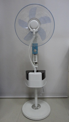 2013最新款噴霧式落地扇 創(chuàng)新設(shè)計(jì)帶來(lái)清涼體驗(yàn)